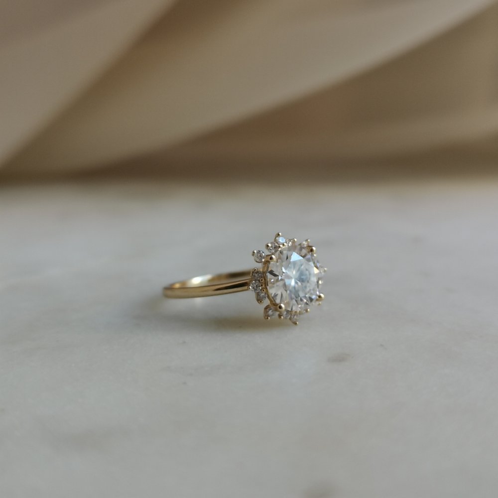 0-80-ct-round-shaped-cluster-halo-engagement-ring