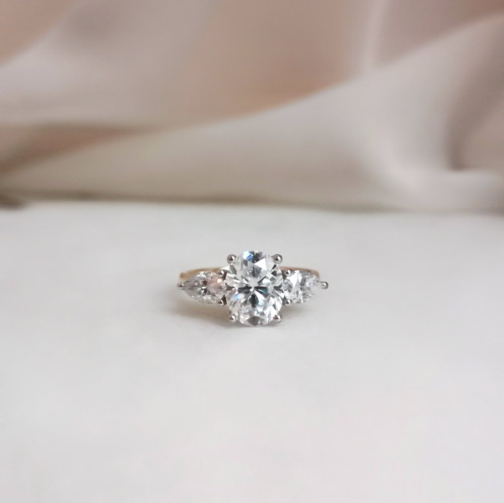 2-0-ct-oval-shaped-moissanite-three-stone-engagement-ring