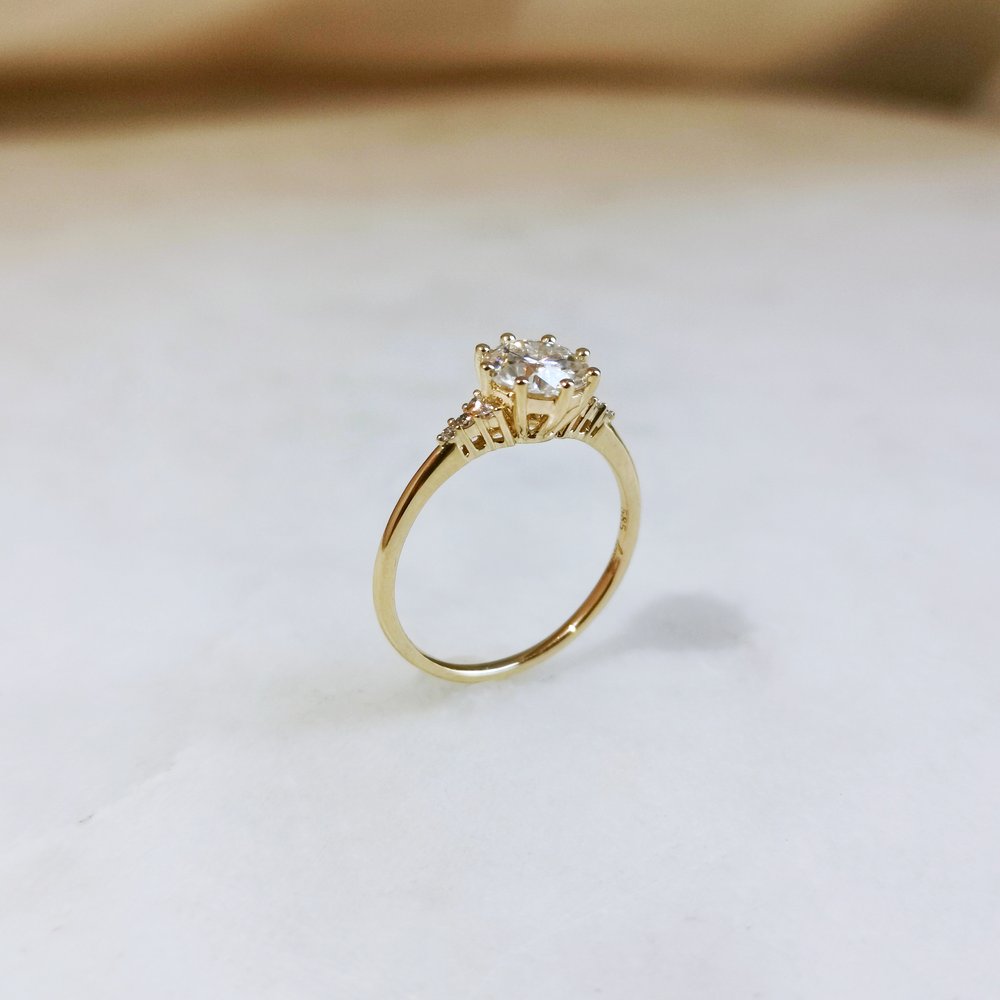 1-0-ct-round-shaped-moissanite-cluster-engagement-ring