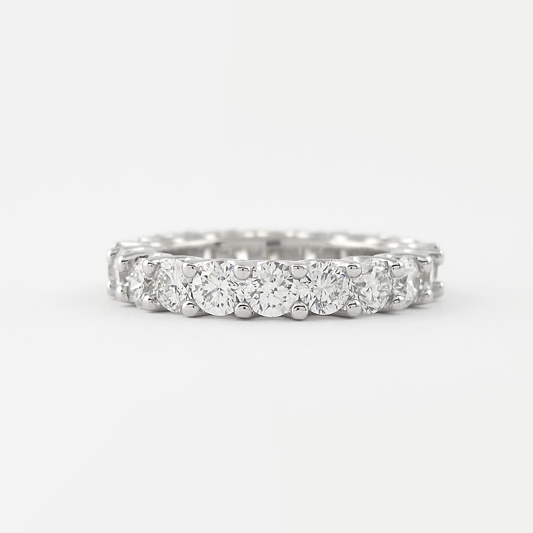 round-cut-shared-prongs-setting-moissanite-wedding-band