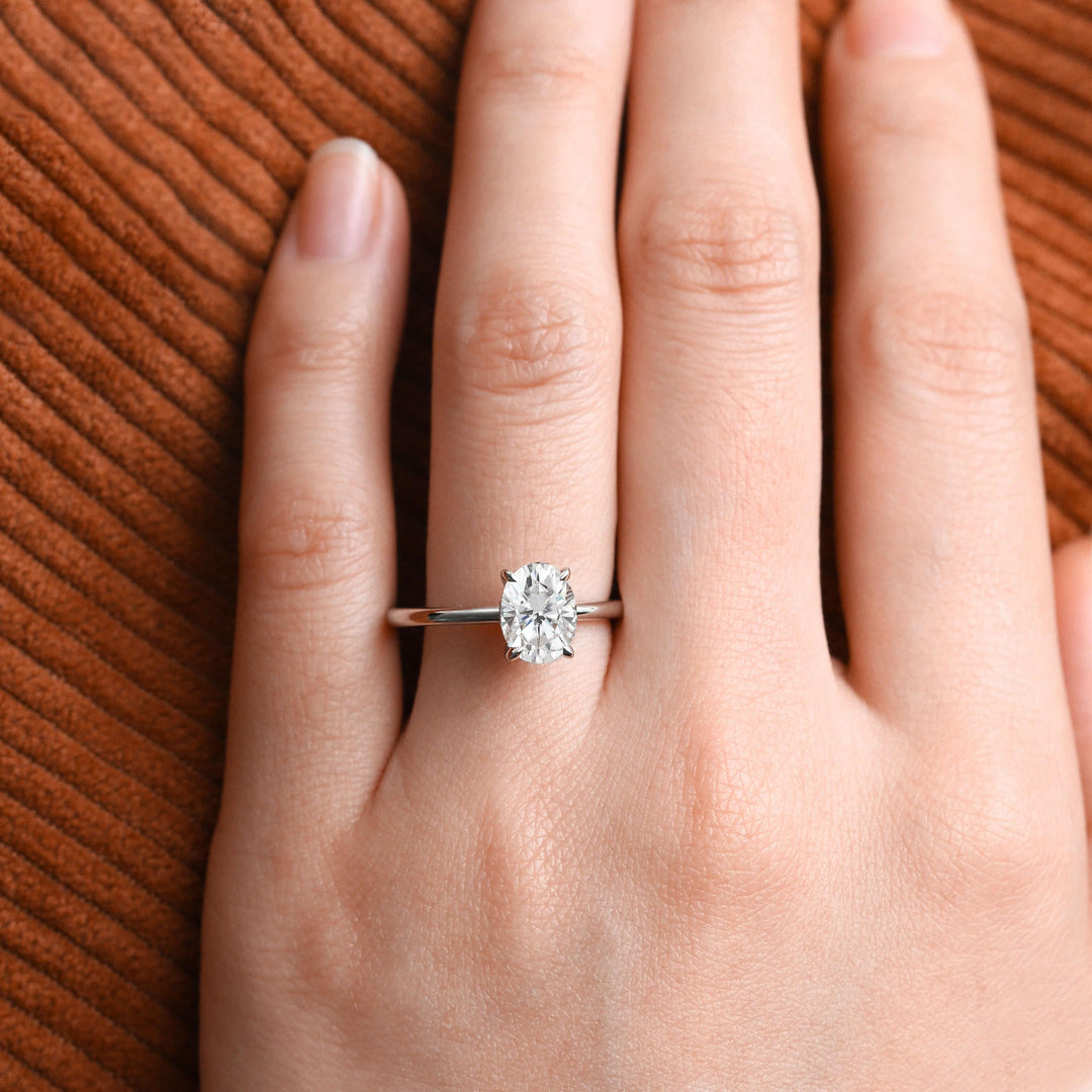 oval-cut-solitaire-moissanite-engagement-ring-8