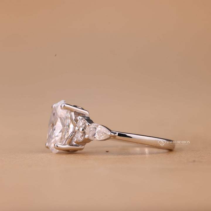 Sparkly bridal jewelry
Sustainable engagement ring
Ethical diamond ring
Conflict free moissanite
Proposal ring for her