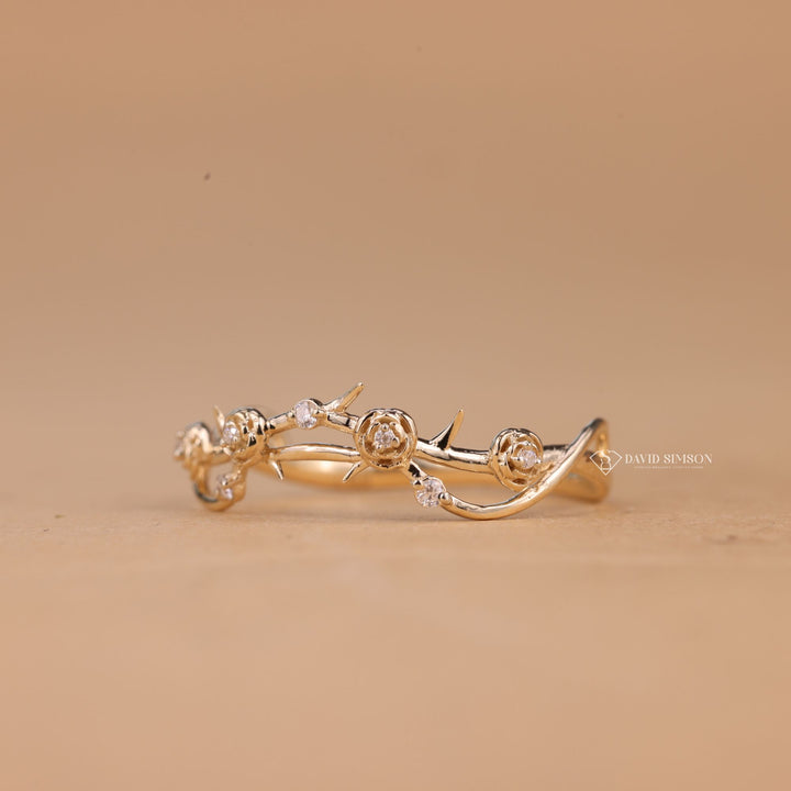 Round Moissanite Flower
Nature Style Ring
Round Diamond Alternative
Floral Moissanite Band
