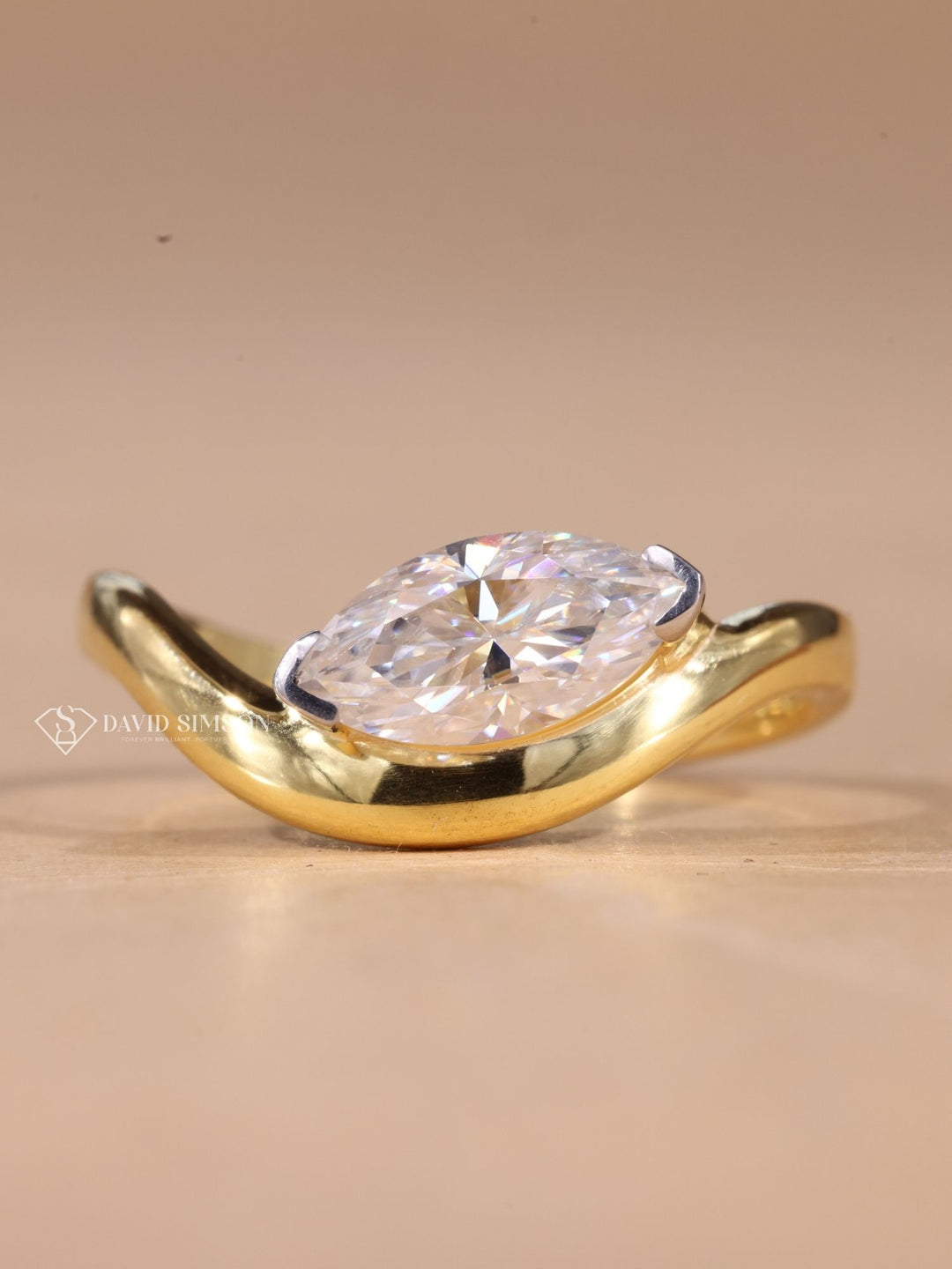 Marquise diamond ring
Curved engagement ring
1.5ct marquise diamond
2ct marquise diamond