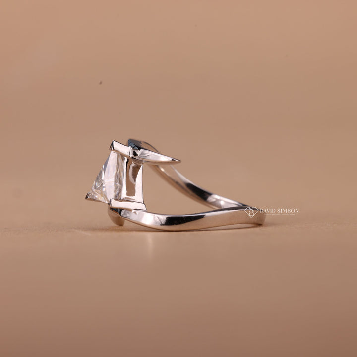 1.0CT-2.0CT Trillion Cut Moissanite Diamond Bypass Engagement Ring