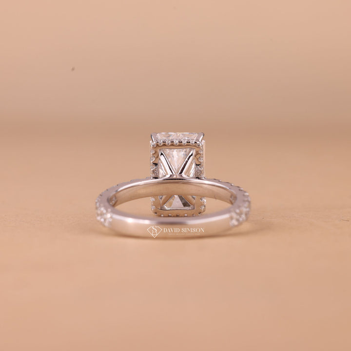 Lab Grown Moissanite
VVS1 Radiant Moissanite
Minimalist Hidden Halo
