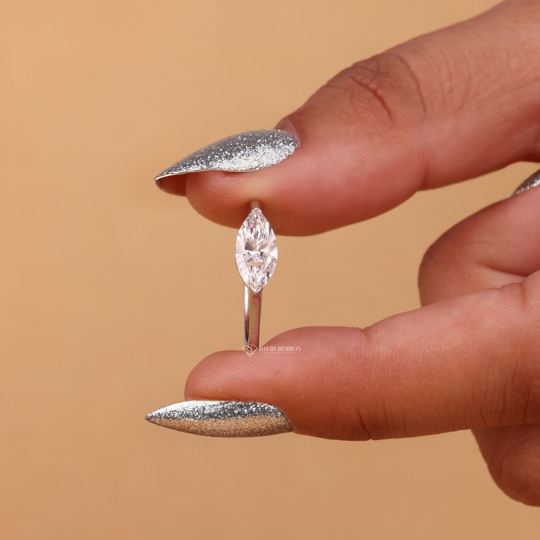 Lab diamond alternative
VVS1 moissanite ring
DEF colorless moissanite