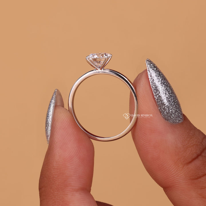 Affordable moissanite diamond ring
Classic solitaire engagement ring
Round cut diamond moissanite ring
