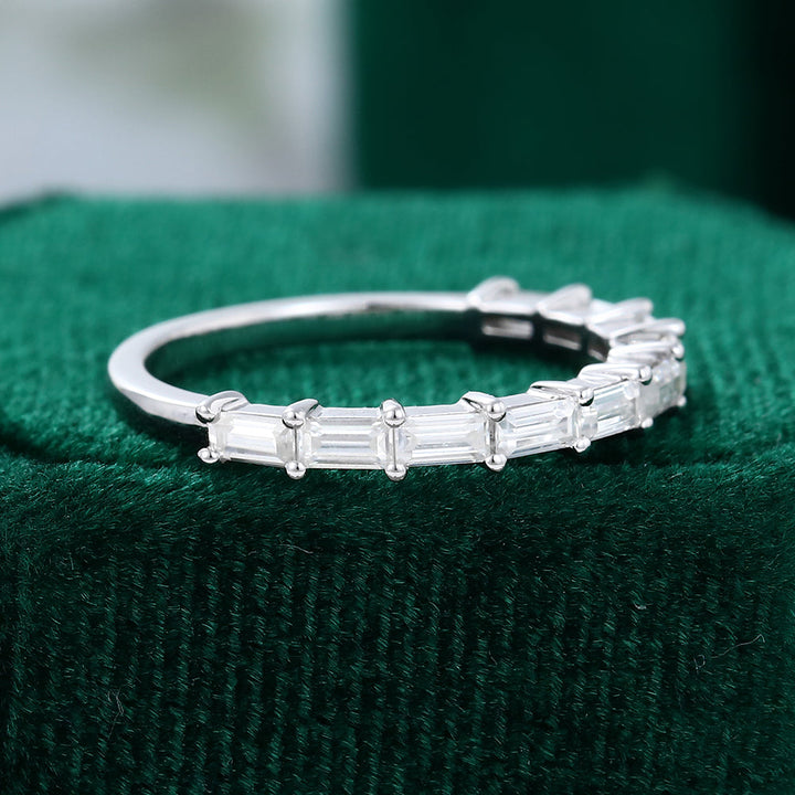 baguette-moissanite-bar-wedding-band