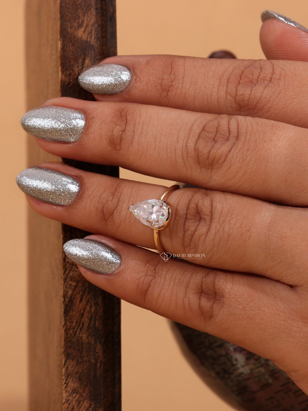 1.0CT-2.0CT Pear Cut Diamond Moissanite Solitaire Engagement Ring