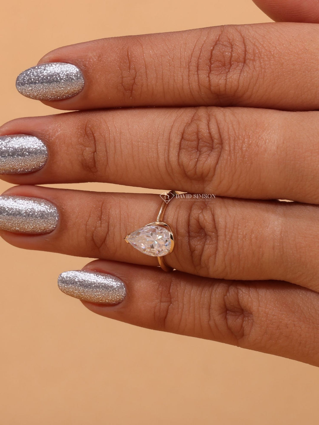 1.0CT-2.0CT Pear Cut Diamond Moissanite Solitaire Engagement Ring