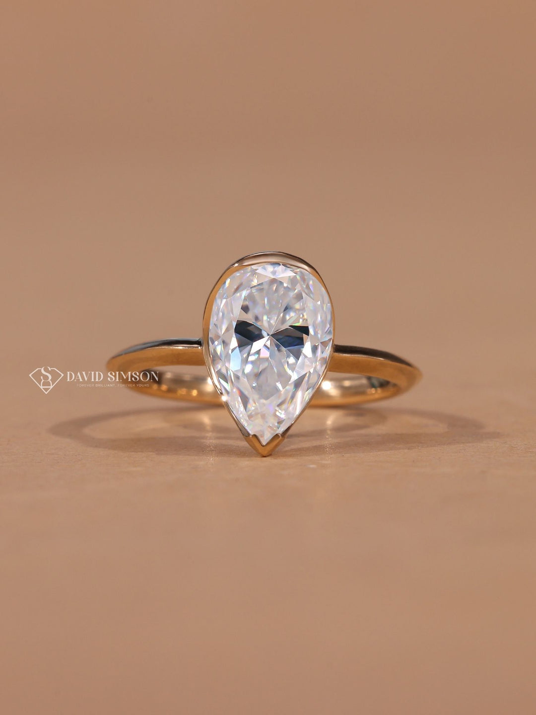 1.0CT-2.0CT Pear Cut Diamond Moissanite Solitaire Engagement Ring