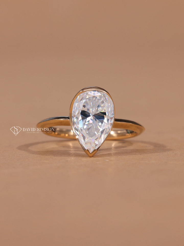 1.0CT-2.0CT Pear Cut Diamond Moissanite Solitaire Engagement Ring
