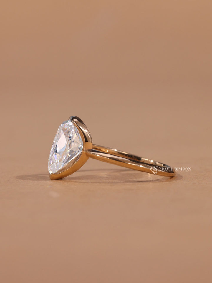 1.0CT-2.0CT Pear Cut Diamond Moissanite Solitaire Engagement Ring