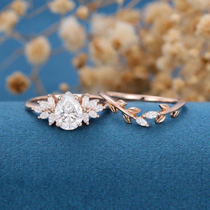 pear-shaped-moissanite-cluster-bridal-set-7