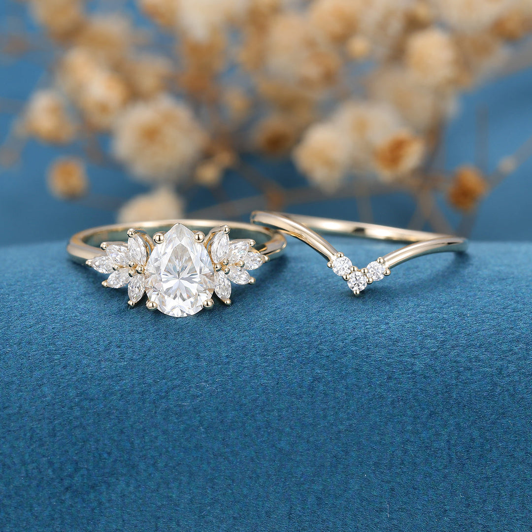 pear-shaped-moissanite-cluster-bridal-set-4