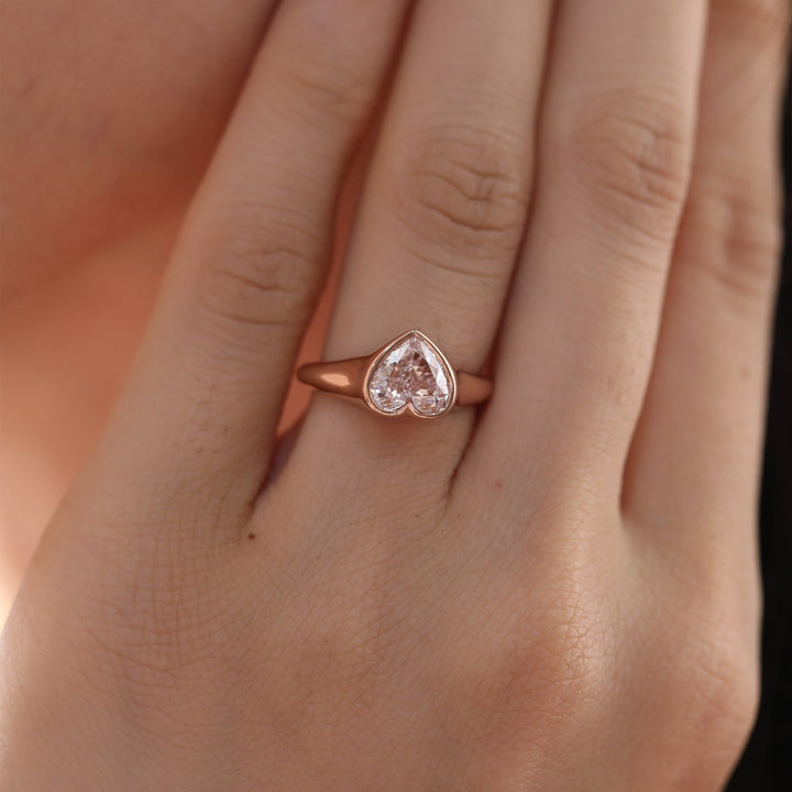2 Carat Heart Ring
Pink Moissanite Bezel
Heart Solitaire Ring
Minimalist Heart Ring
1.5ct Pink Diamond
