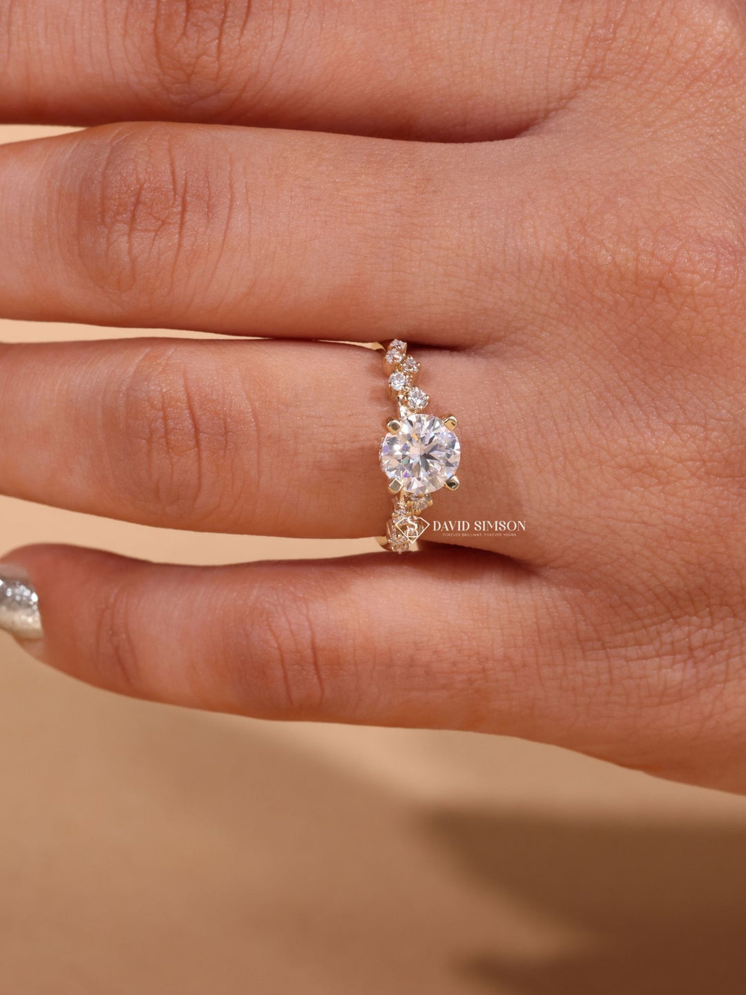 1.0CT-2.0CT Round Cut Moissanite Zig Zag Style Diamond Engagement Ring