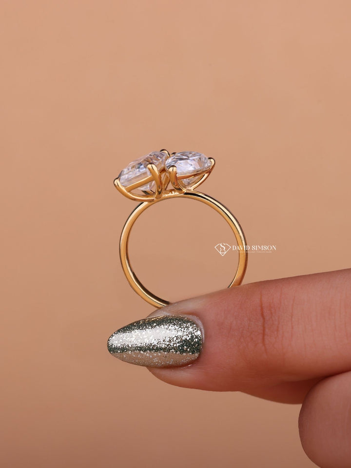 2.50CT Emerald & 2.0CT Pear Cut Moissanite Toi et Moi Diamond Engagement Ring