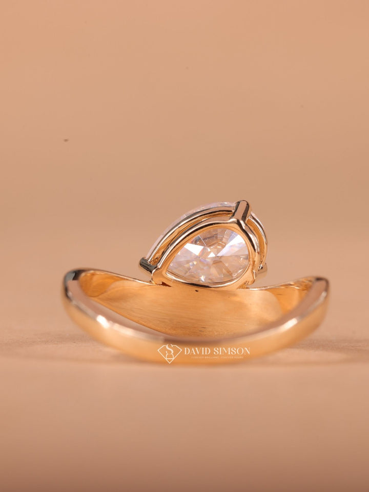 2.0CT-3.0CT Pear Cut Moissanite Diamond Curved Dome Engagement Ring