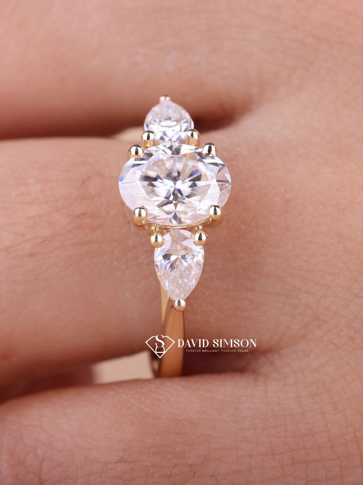 2.0CT-3.0CT Oval Cut Moissanite Diamond Three Stone Engagement Ring