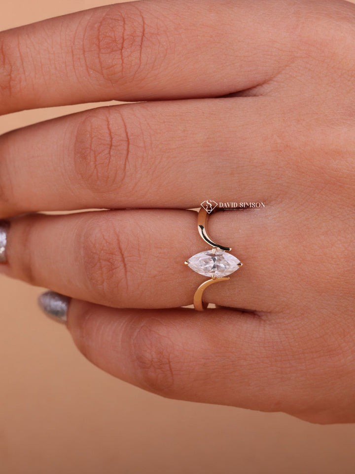 1.0CT-2.0CT Marquise Cut Moissanite Unique Solitaire Diamond Engagement Ring