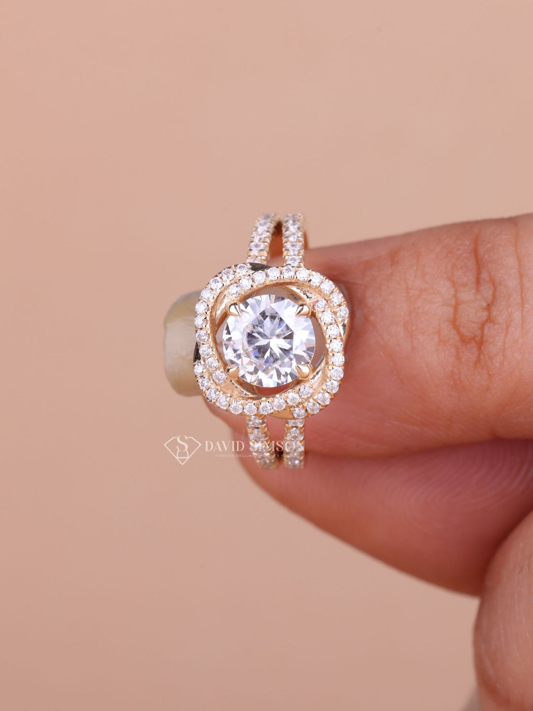 0.50CT-1.50CT Round Cut Moissanite Flower Halo Diamond Engagement Ring