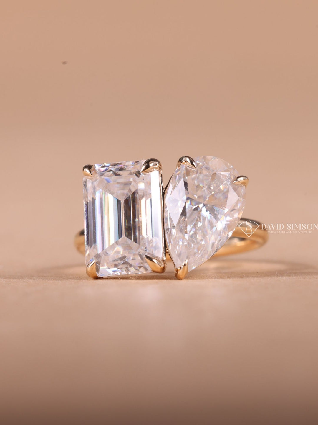 2.50CT Emerald &amp; 2.0CT Pear Cut Moissanite Diamond Toi et Moi Engagement Ring
