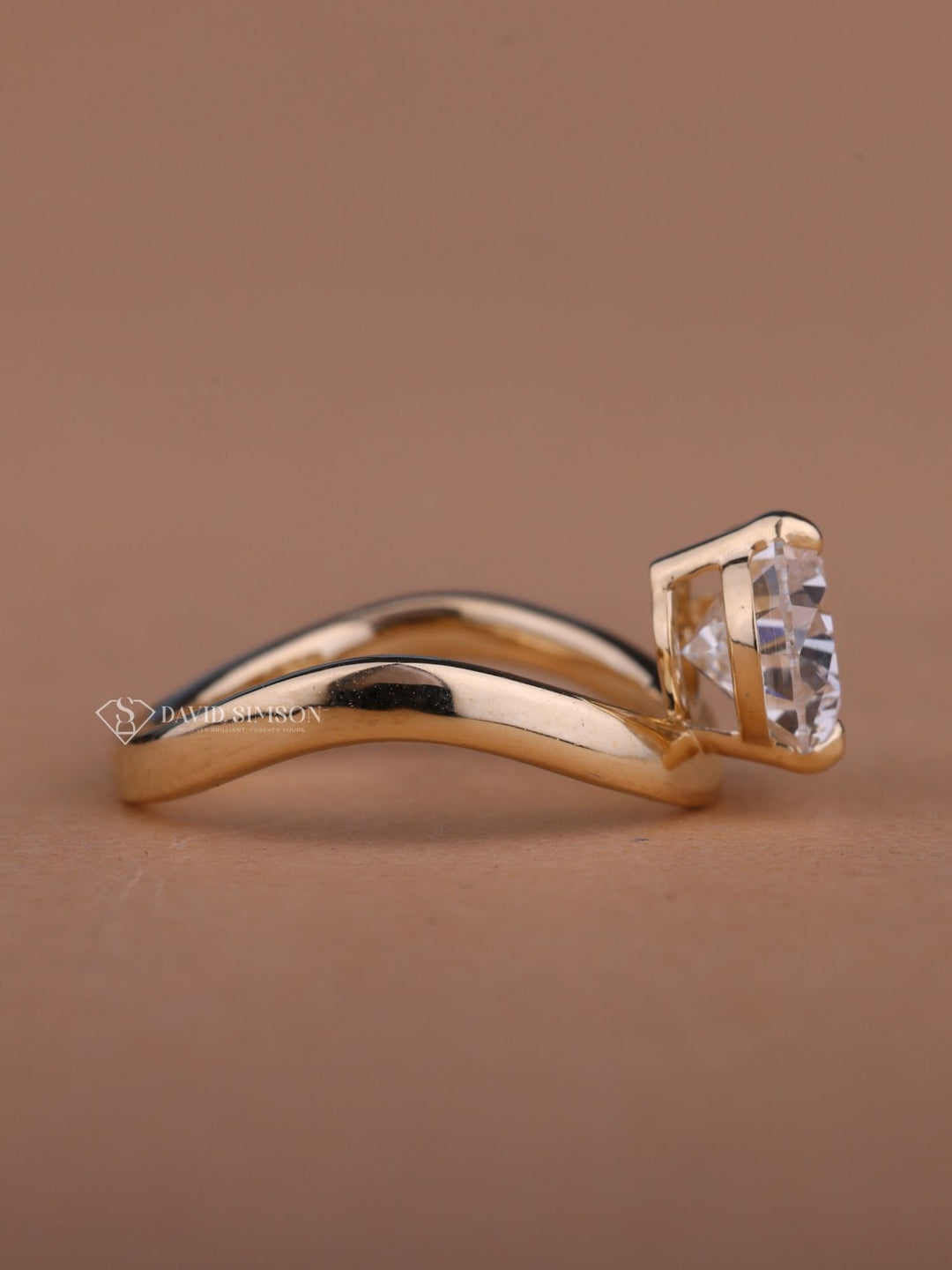 3.0CT-5.0CT Pear Cut Moissanite Diamond Curved Waves Engagement Ring