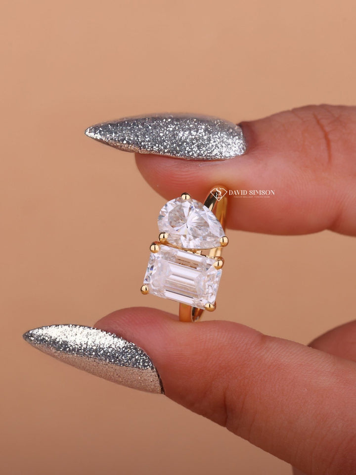 2.50CT Emerald & 2.0CT Pear Cut Moissanite Toi et Moi Diamond Engagement Ring