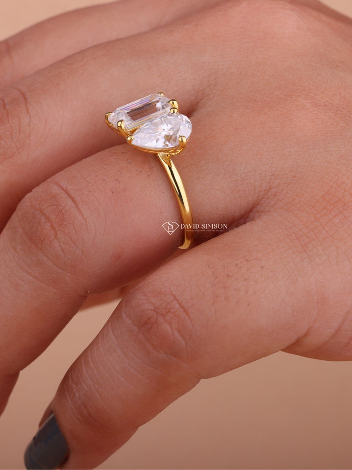 3.0CT Emerald & 2.50CT Pear Cut Moissanite Diamond Toi et Moi Engagement Ring