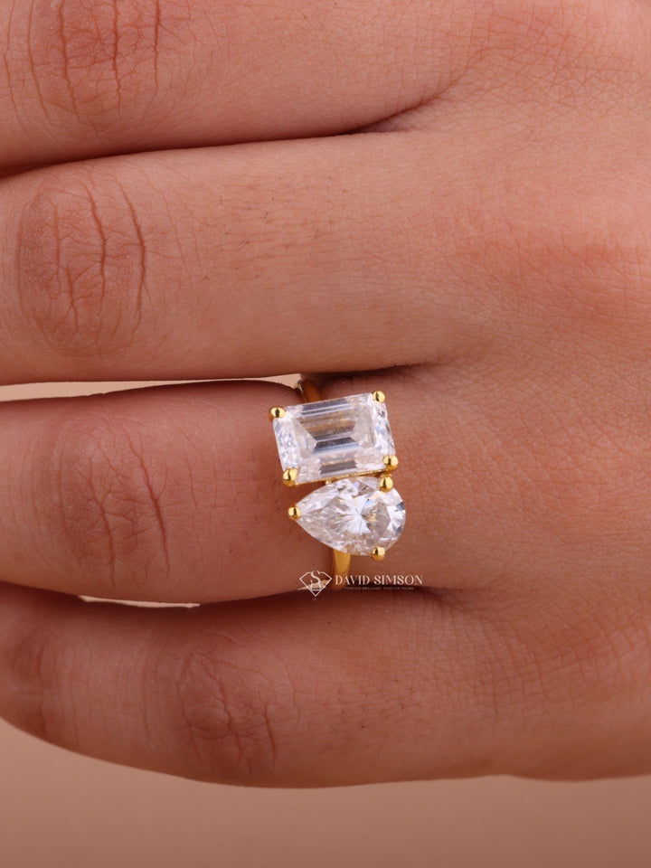 3.0CT Emerald & 2.50CT Pear Cut Moissanite Diamond Toi et Moi Engagement Ring