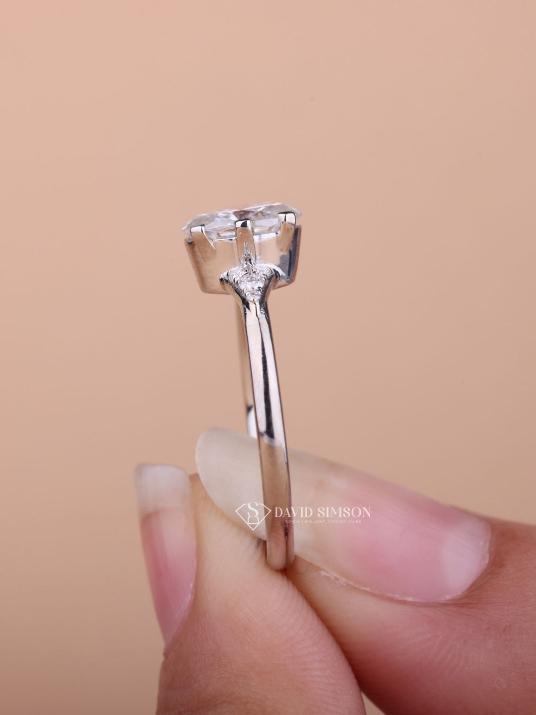 2.0CT-4.0CT Oval Cut Moissanite Cluster Diamond Engagement Ring