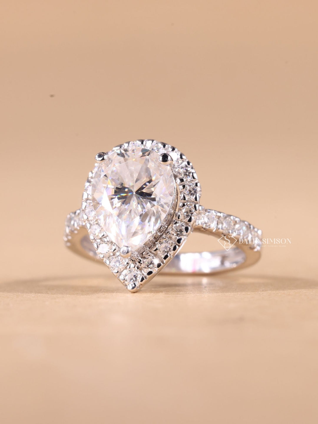 1.0CT-2.0CT Pear Cut Moissanite Halo Diamond Engagement Ring