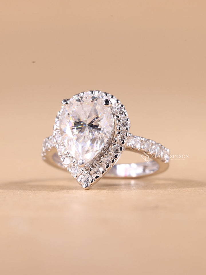 1.0CT-2.0CT Pear Cut Moissanite Halo Diamond Engagement Ring