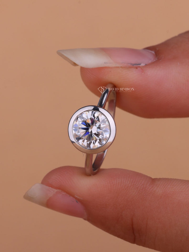 2.50CT-3.50CT Round Cut Moissanite Diamond Bezel Set Engagement Ring
