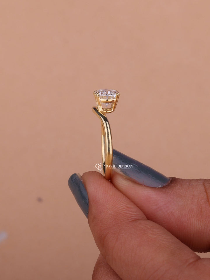 2.50CT-3.50CT Oval Cut Moissanite Diamond Unique Wave Engagement Ring