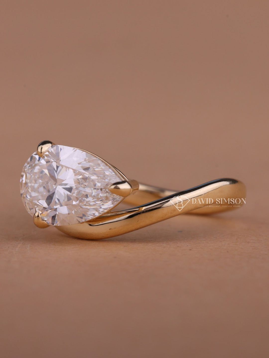 3.0CT-5.0CT Pear Cut Moissanite Diamond Curved Waves Engagement Ring