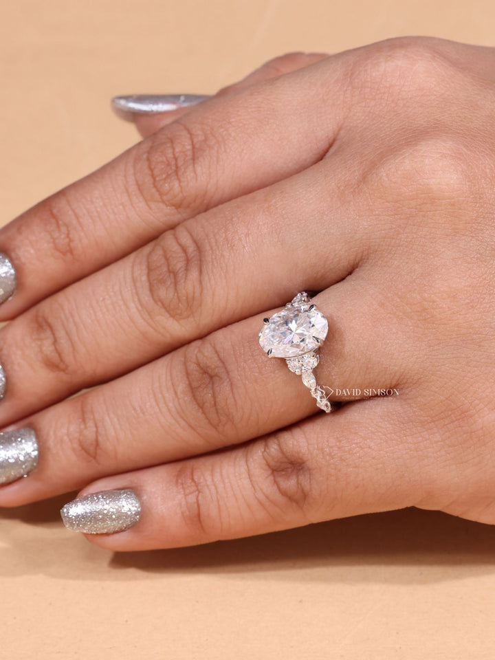 2.0CT-3.0CT Oval Cut Moissanite Cluster Diamond Engagement Ring