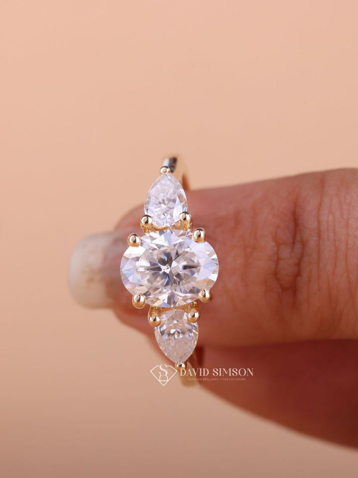 2.0CT-3.0CT Oval Cut Moissanite Diamond Three Stone Engagement Ring