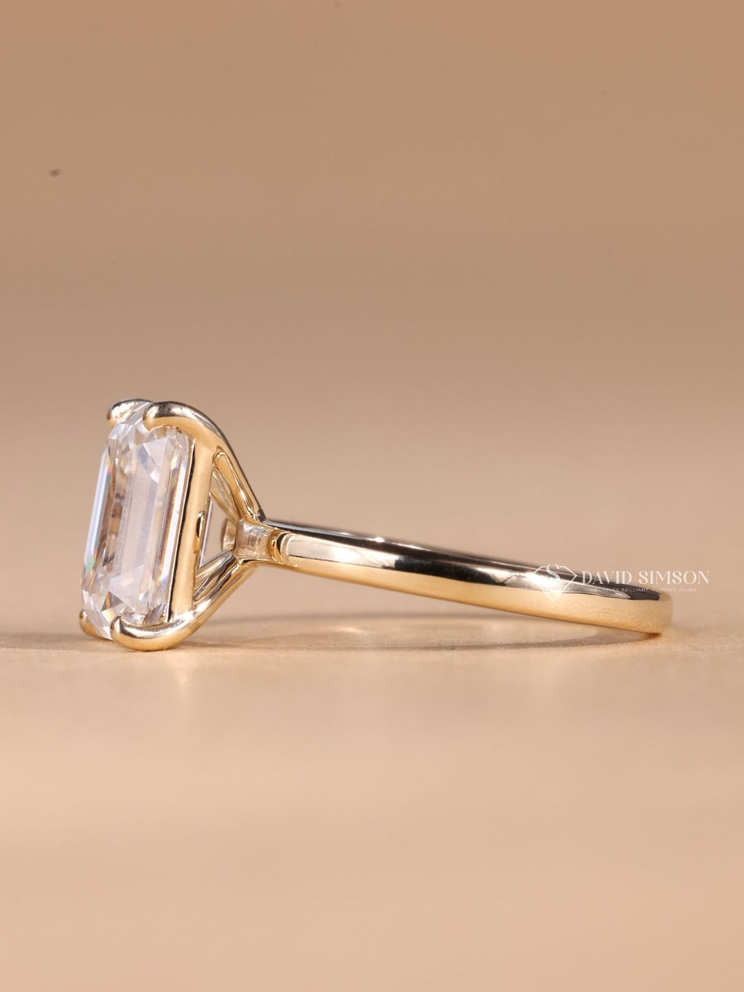 2.0CT-4.0CT Emerald Cut Diamond Moissanite Solitaire Engagement Ring