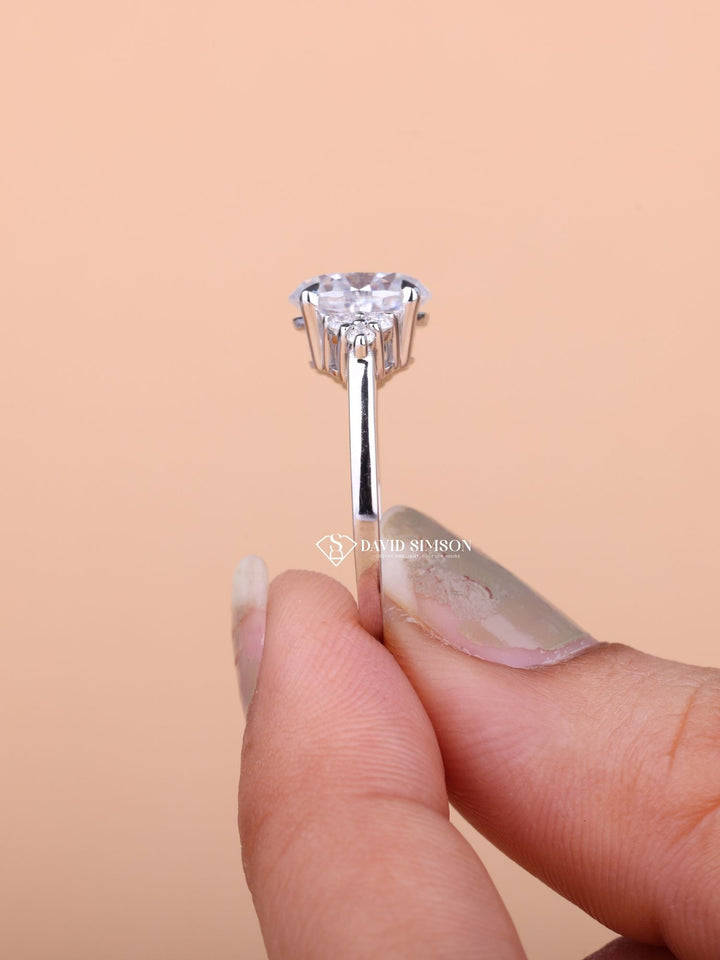 2.50CT-3.50CT Oval Cut Moissanite Cluster Diamond Engagement Ring