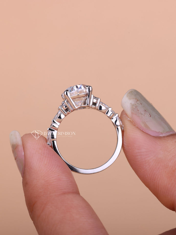 2.50CT-3.50CT Oval Cut Moissanite Cluster Diamond Engagement Ring