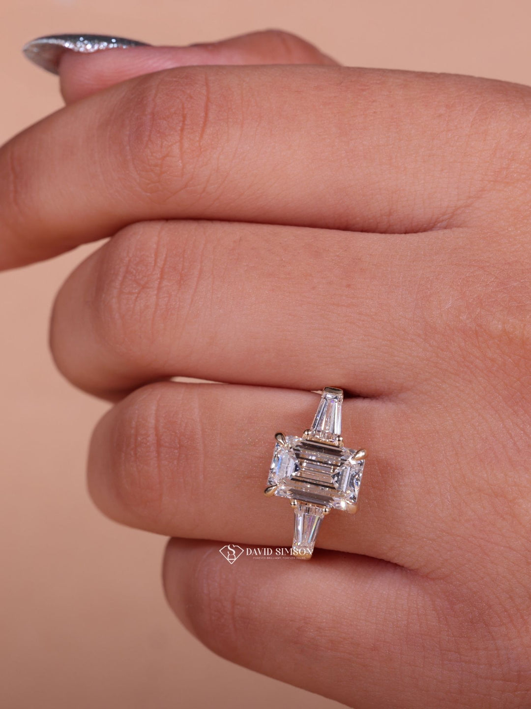 3.0CT-4.0CT Emerald Cut Moissanite Three Stone Diamond Engagement Ring