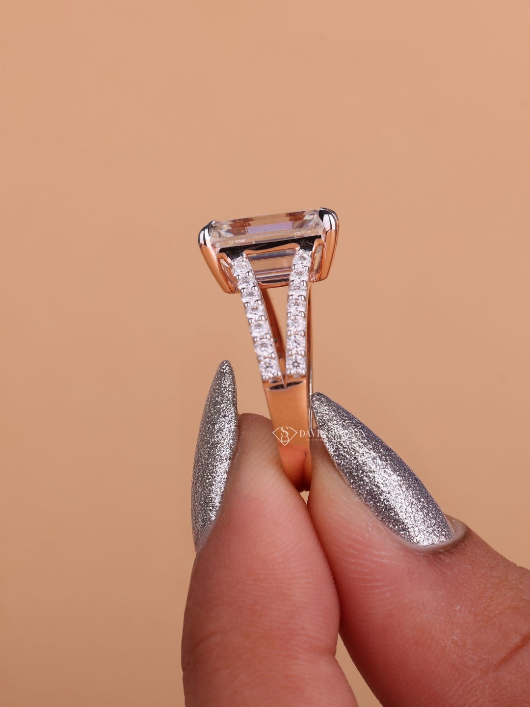 4.0CT-6.0CT Emerald Cut Moissanite Diamond Shank Engagement Ring