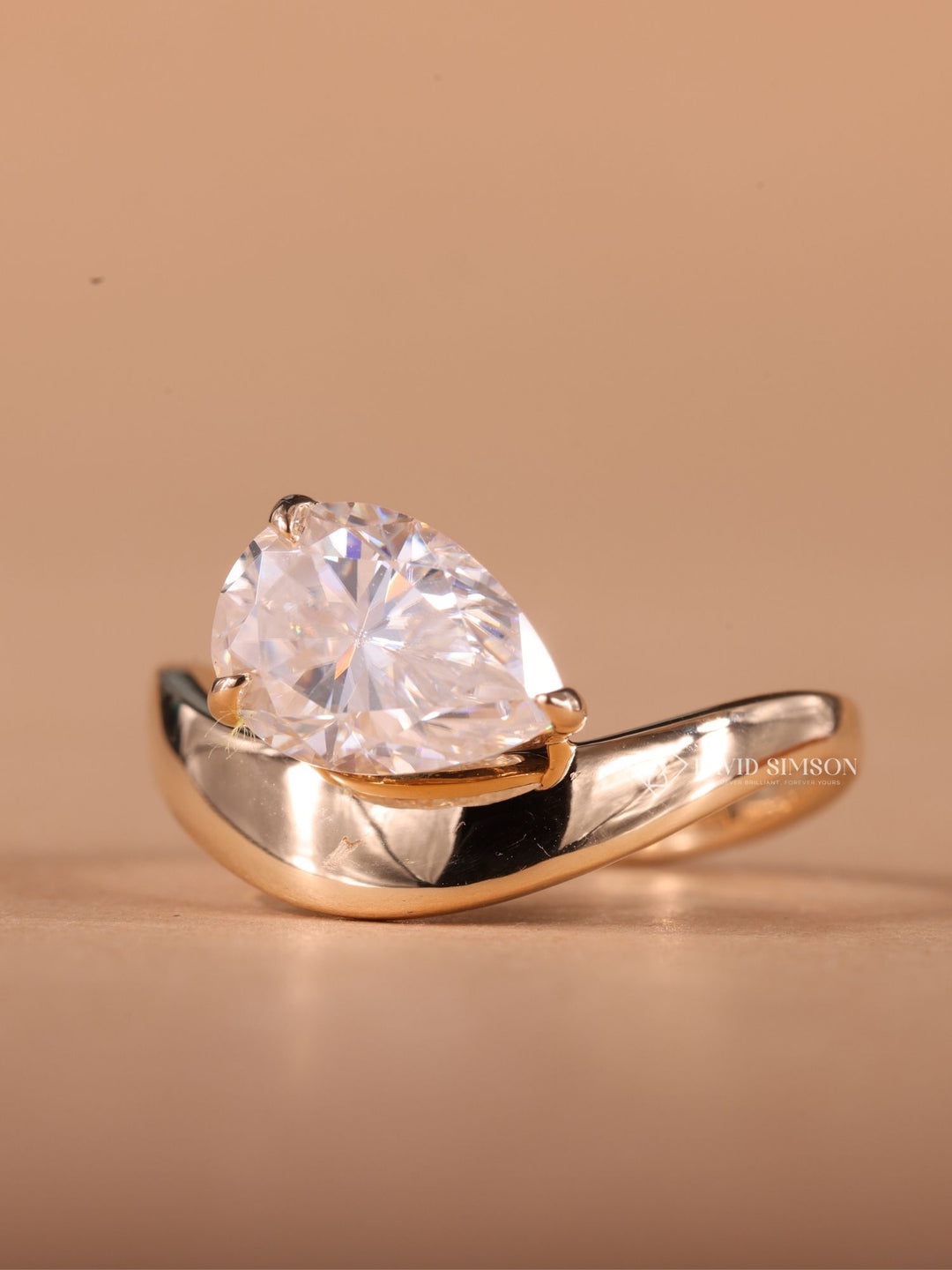 2.0CT-3.0CT Pear Cut Moissanite Diamond Curved Dome Engagement Ring