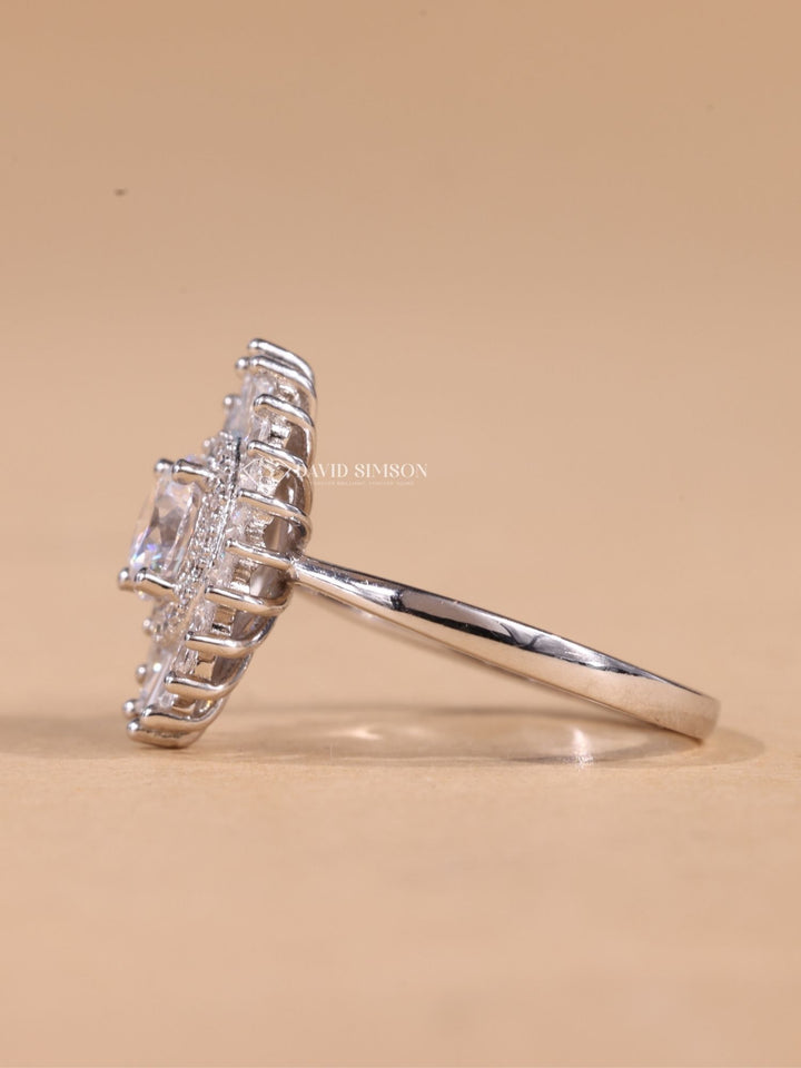 0.50CT-1.50CT Round Cut Moissanite Diamond Halo Cluster Engagement Ring