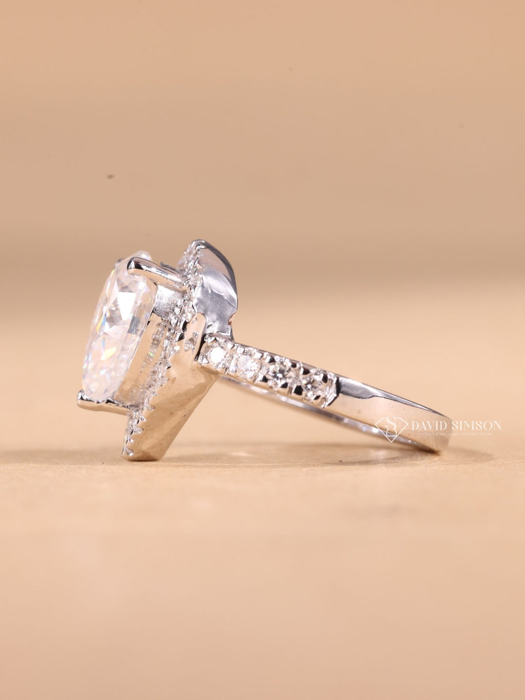 1.0CT-2.0CT Pear Cut Moissanite Halo Diamond Engagement Ring