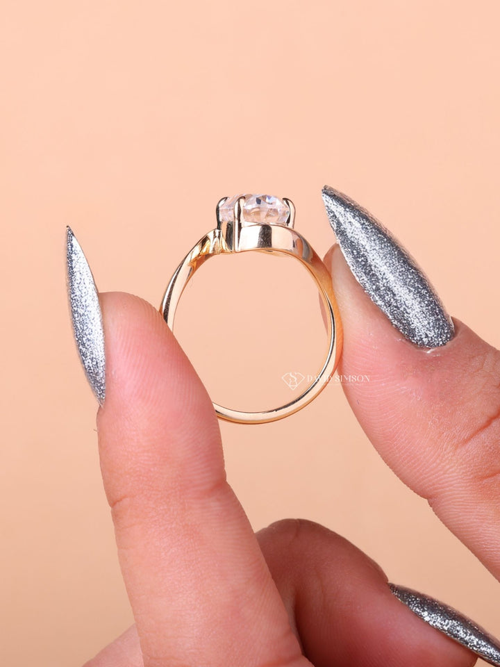 3.0CT-4.0CT Oval Cut Moissanite Diamond Bypass Engagement Ring