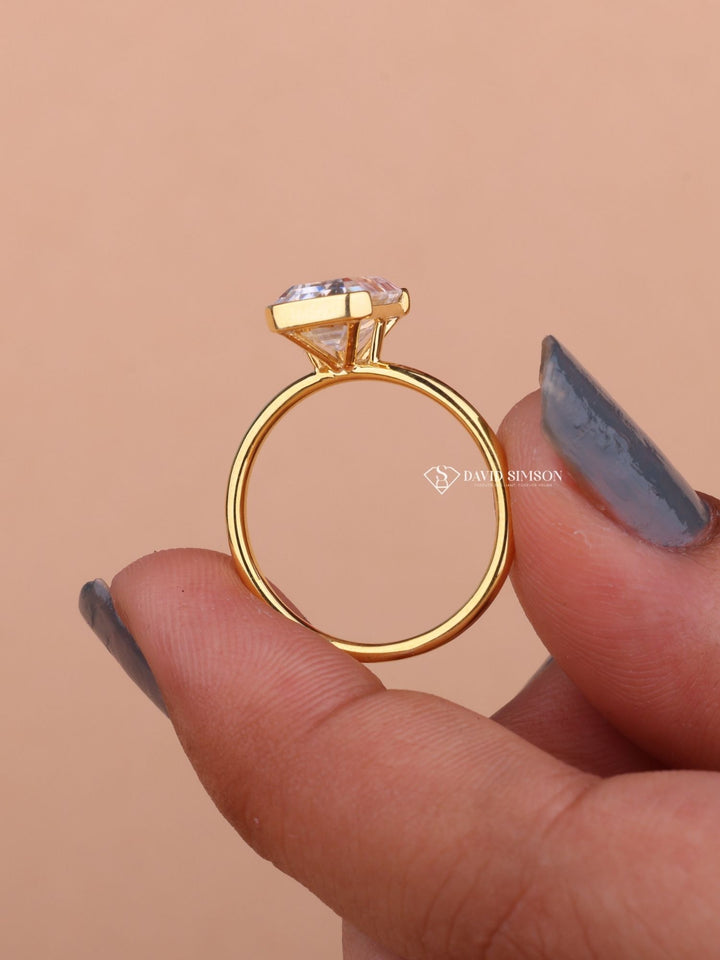 3.0CT-5.0CT Half Bezel Set Emerald Cut Moissanite Diamond Engagement Ring